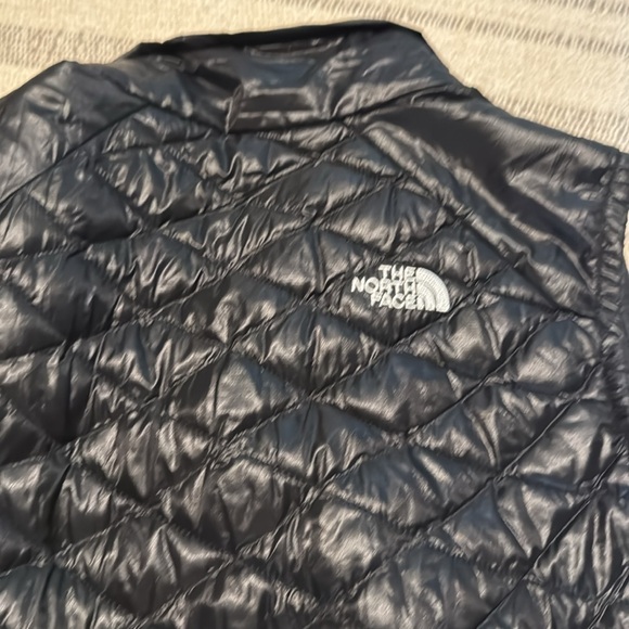 The North Face light weight, black, vest, size M - Picture 4 of 4